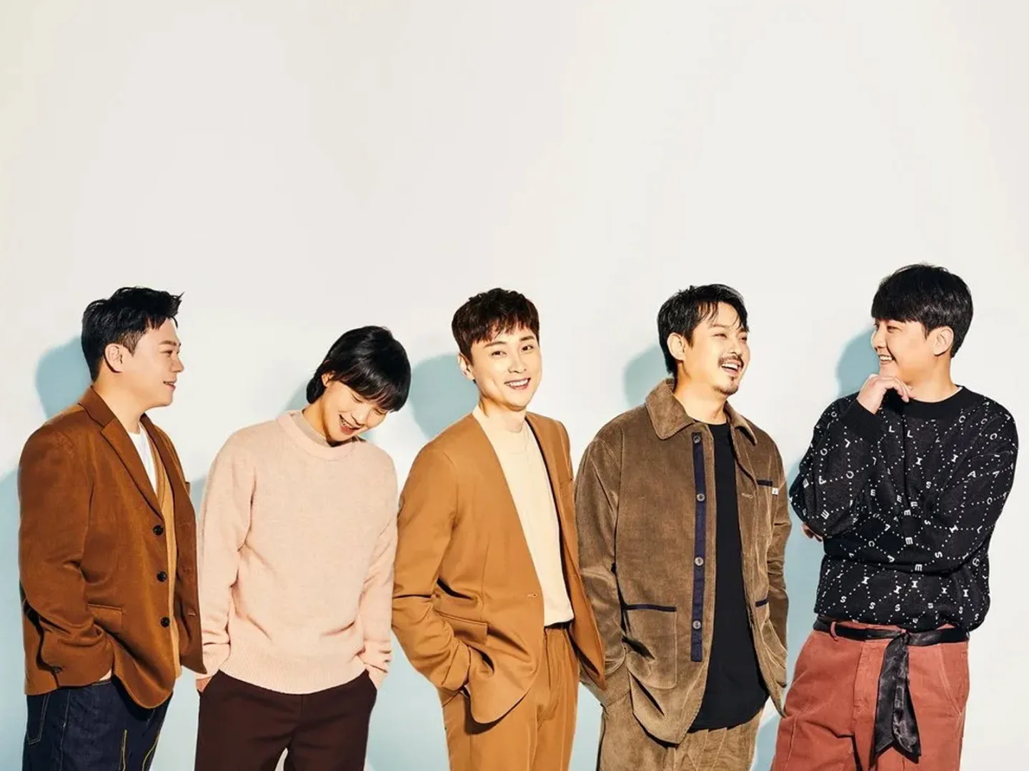버즈 (BUZZ) 写真 1