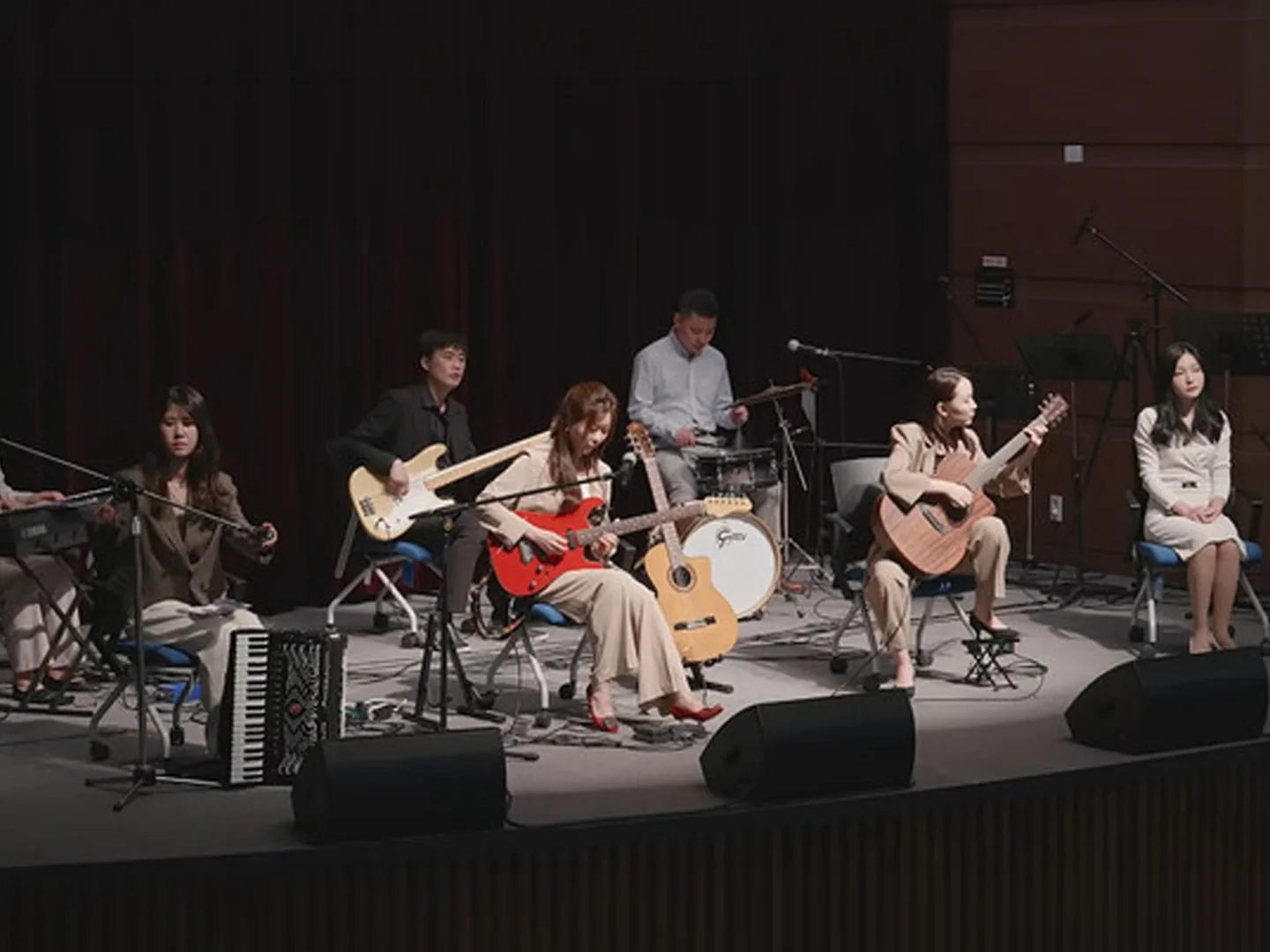 남북음악인밴드 옥화 (OKEWA / One Korea With Ar) 写真 1